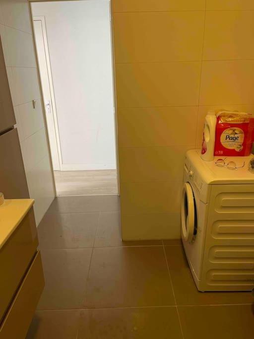 Private Double Bed Room Only With Balcony In Apartment Rotterdam Kültér fotó